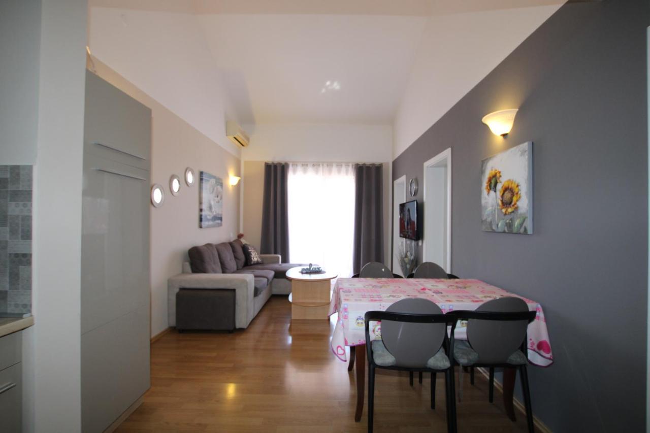 Apartments Markus Porec Bagian luar foto