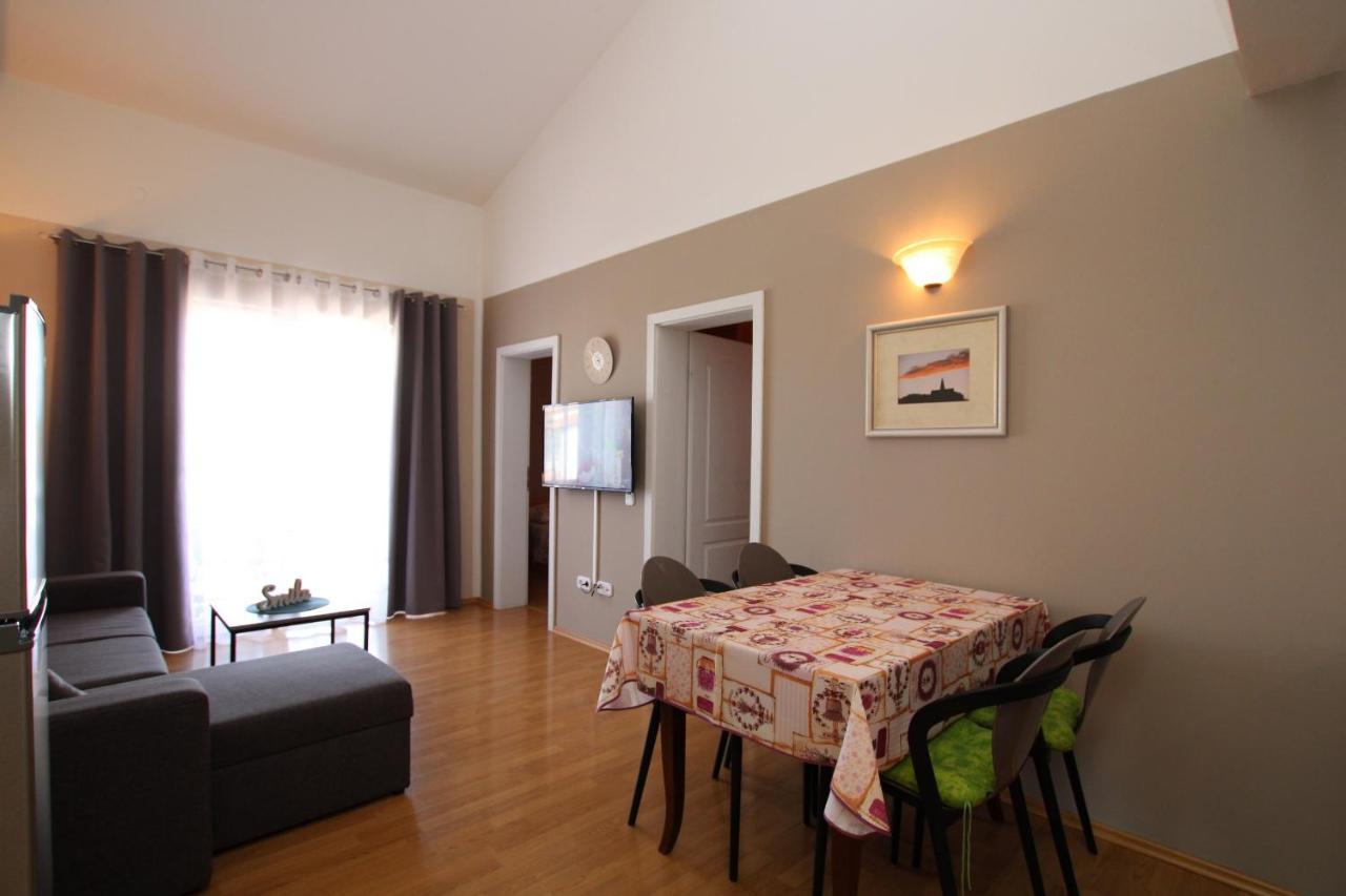 Apartments Markus Porec Bagian luar foto